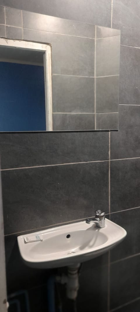 Economy Double Room | Bathroom | Shower, free toiletries, towels