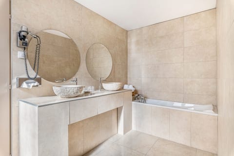 Superior Room | Bathroom | Shower, hair dryer, towels