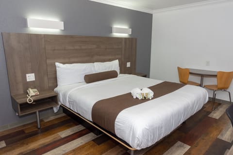 Frette Italian sheets, premium bedding, memory foam beds, desk