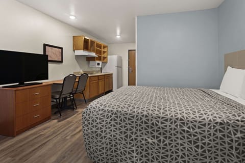 Suite, 1 Queen Bed, Accessible, Non Smoking | Desk, blackout drapes, iron/ironing board, free WiFi