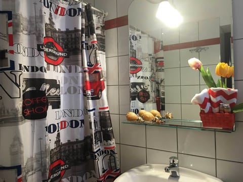 Shower, free toiletries, hair dryer, towels