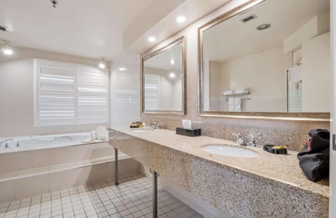 Standard Room, 1 King Bed, Jetted Tub, Tower | Bathroom | Combined shower/tub, free toiletries, hair dryer, towels