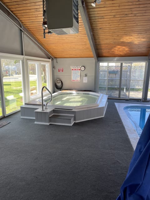Indoor spa tub