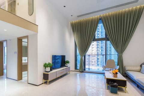 Presidential Loft | Living room | TV, offices
