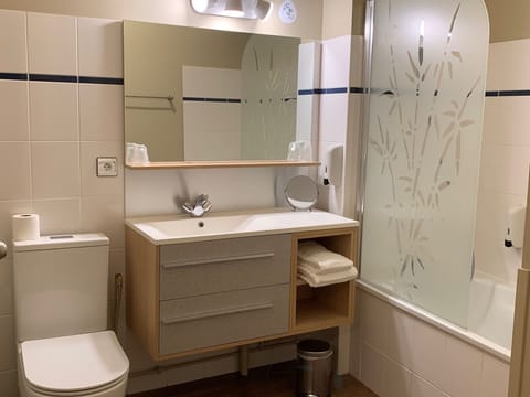 Premium Double Room | Bathroom | Bathtub, deep soaking tub, free toiletries, hair dryer