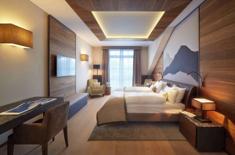 Premium bedding, down comforters, minibar, in-room safe