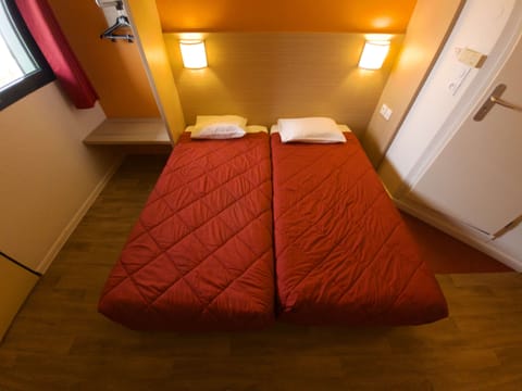 Standard Room, 2 Twin Beds | Desk, free WiFi, bed sheets