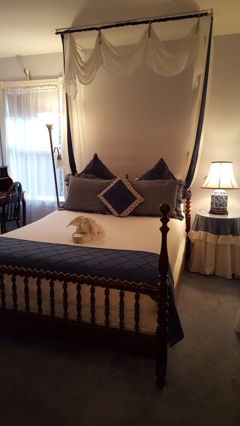 Cleveland Queen | Frette Italian sheets, premium bedding, individually decorated