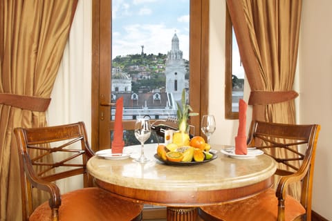 Premium Suite, 2 Twin Beds, Park View | 1 bedroom, premium bedding, down comforters, in-room safe