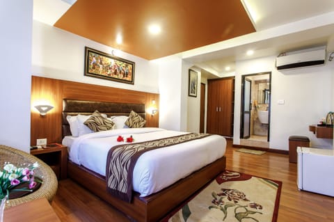 Luxury Room | In-room safe, desk, soundproofing, free WiFi