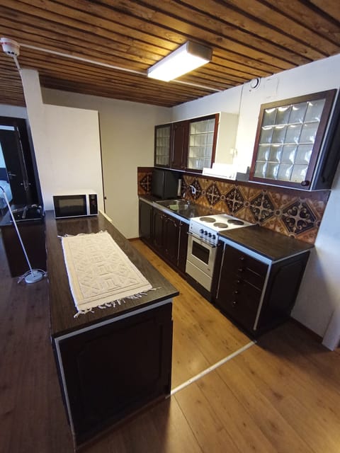 Comfort Apartment | Private kitchen | Microwave, coffee/tea maker