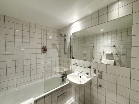 Standard Room, 1 Double Bed | Bathroom | Combined shower/tub, free toiletries, hair dryer, towels