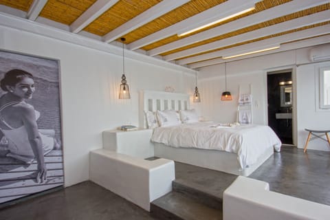 Suite (Mykonian Mini) | In-room safe, iron/ironing board, WiFi (free)