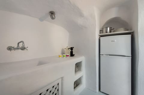 House, 1 Bedroom | Private kitchen | Fridge, oven, coffee/tea maker, cookware/dishes/utensils