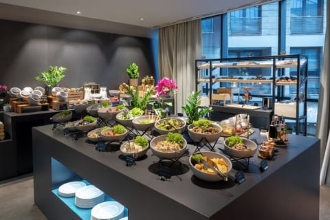 2 restaurants, breakfast, lunch, dinner served; international cuisine