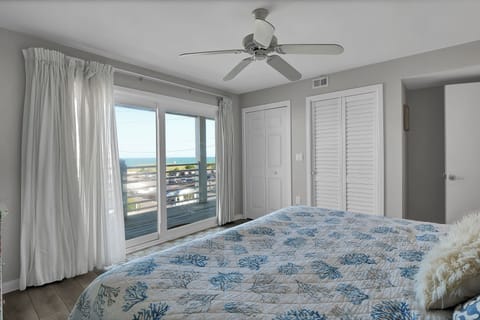 Exclusive Suite, 1 King Bed with Sofa bed, Kitchenette, Ocean View | 1 bedroom, individually decorated, individually furnished