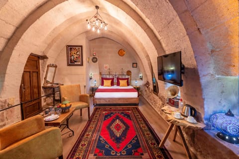 Deluxe Room, 1 Double Bed, Jetted Tub (Kemer / Arch) | Egyptian cotton sheets, premium bedding, memory foam beds, in-room safe