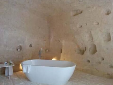 Suite | Deep soaking bathtub