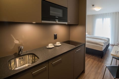 Business Double or Twin Room, Balcony (kitchenette) | Private kitchen | Fridge, electric kettle