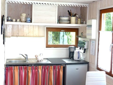Classic Double Room, Ensuite (gîte La Bergerie) | Private kitchenette | Fridge, coffee/tea maker, electric kettle, paper towels