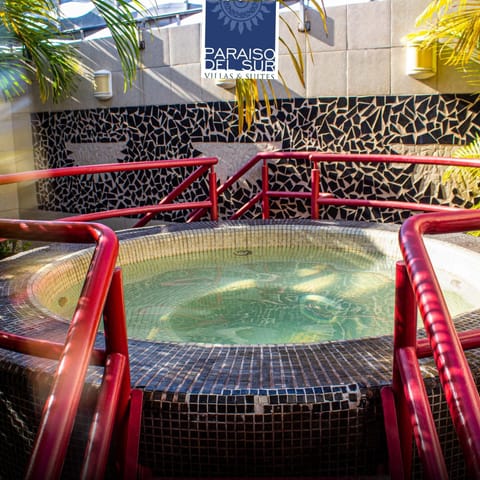 Comfort Room, 1 King Bed, Hot Tub | Desk, free WiFi, bed sheets