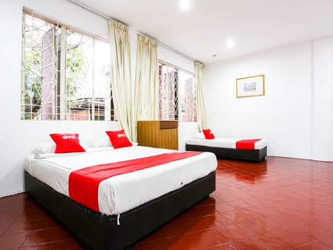 Family Double Room | Free WiFi, bed sheets