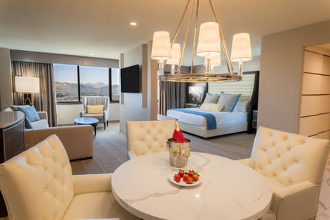 Premium bedding, pillowtop beds, in-room safe, desk