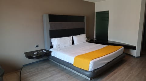 Junior Suite, 1 King Bed | Free WiFi