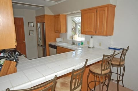 House, 4 Bedrooms | Private kitchen | Full-size fridge, microwave, oven, stovetop