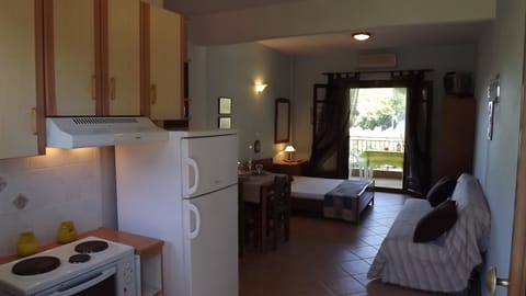 Studio | Hypo-allergenic bedding, desk, iron/ironing board