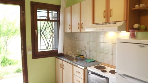 Studio | Hypo-allergenic bedding, desk, iron/ironing board