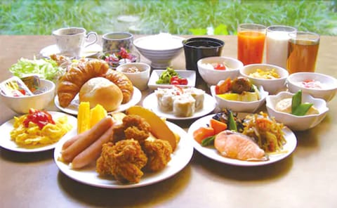 Daily buffet breakfast for a fee