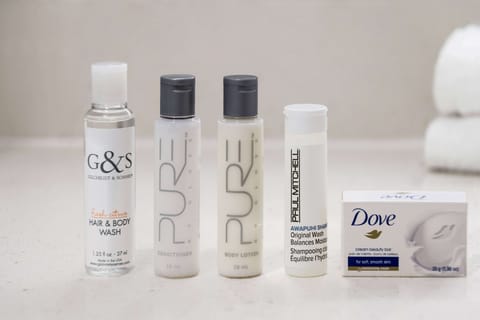 Premium bedding, desk, iron/ironing board, free cribs/infant beds