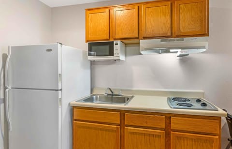 Standard Studio, 2 Double Beds, Non Smoking, Refrigerator & Microwave | Private kitchen | Fridge, microwave, stovetop, freezer