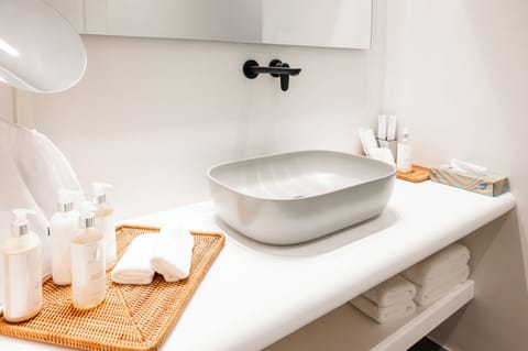 Signature Apartment, 1 Bedroom, Private Bathroom, Partial Sea View | Bathroom | Shower, rainfall showerhead, eco-friendly toiletries, hair dryer