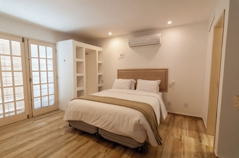 Superior Suite, 1 Double Bed | Premium bedding, pillowtop beds, minibar, blackout drapes