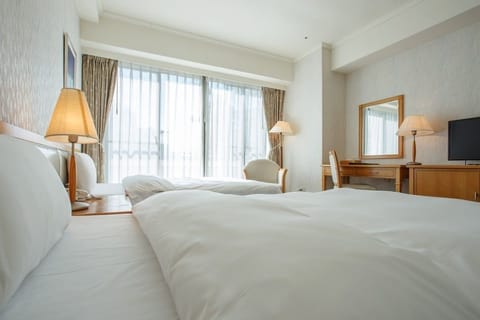 Classic Twin Room | Desk, blackout drapes, soundproofing, iron/ironing board