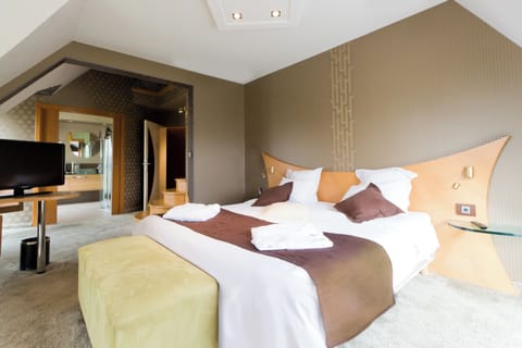 Superior Suite | Premium bedding, minibar, in-room safe, individually decorated