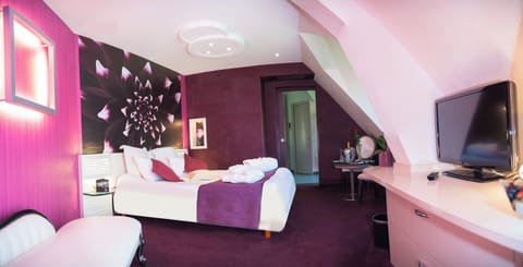 Junior Suite | Premium bedding, minibar, in-room safe, individually decorated