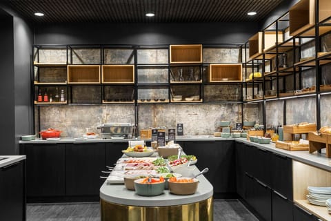 Buffet breakfast for a fee on weekdays