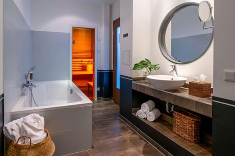 Design Suite, Balcony | Bathroom | Designer toiletries, hair dryer, bathrobes, towels