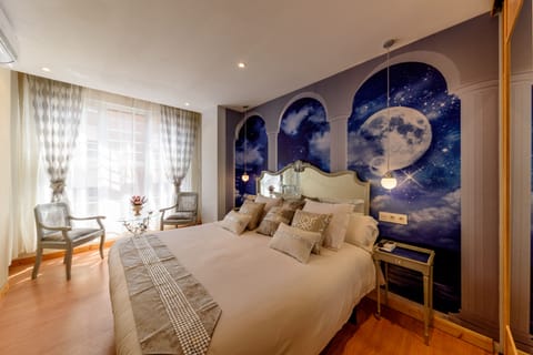 Superior Double Room | Laptop workspace, blackout drapes, free WiFi, bed sheets