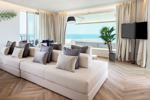 Luxury Suite | Living area | 50-inch Smart TV with cable channels