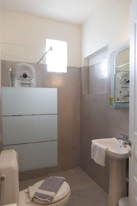 1 bedroom, hypo-allergenic bedding, in-room safe, desk