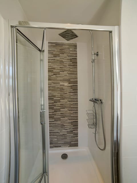 Deluxe Suite, 1 Double Bed | Desk, iron/ironing board, free WiFi, bed sheets