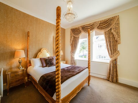 Deluxe Suite, 1 Double Bed | Desk, iron/ironing board, free WiFi, bed sheets