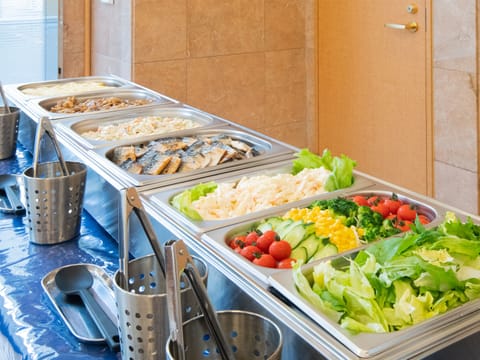 Free daily buffet breakfast