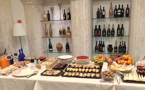 Daily buffet breakfast for a fee