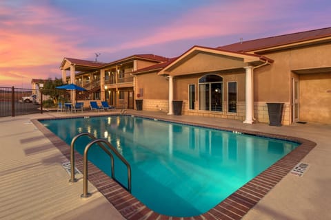 Seasonal outdoor pool, sun loungers