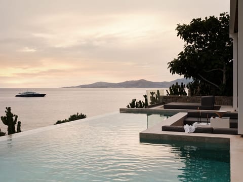 Bill&Coo Suite with Infinity Pool and Sea View | Private pool